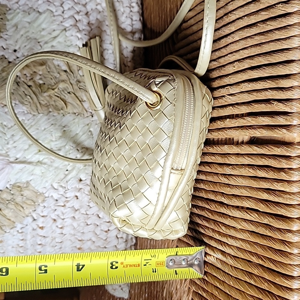 Evan Picone golden cream colored basket weave mini purse - Picture 5 of 13
